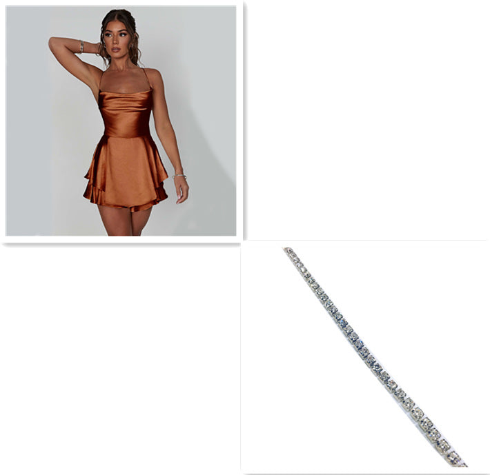 Mini-jupe élégante en satin dos nu