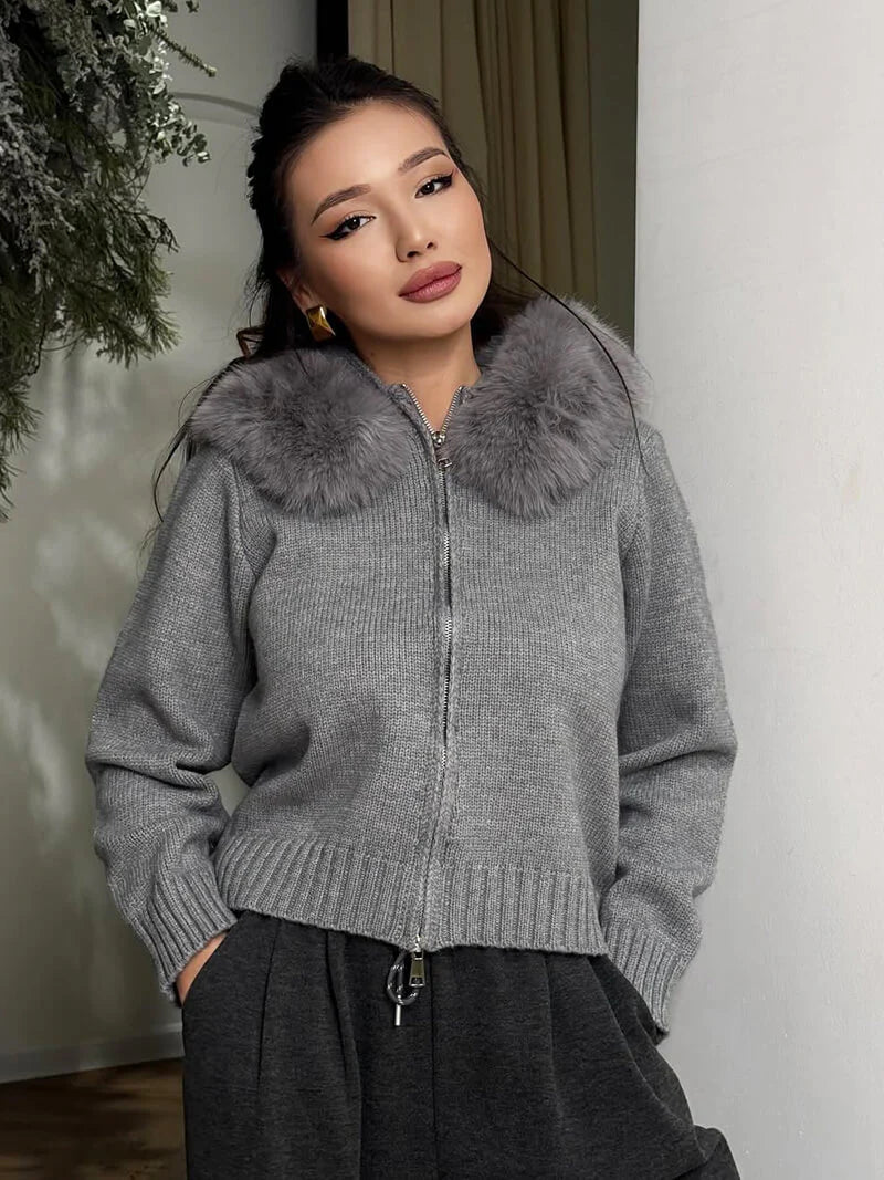 Cardigan féminin en maille haut de gamme – capuche chic